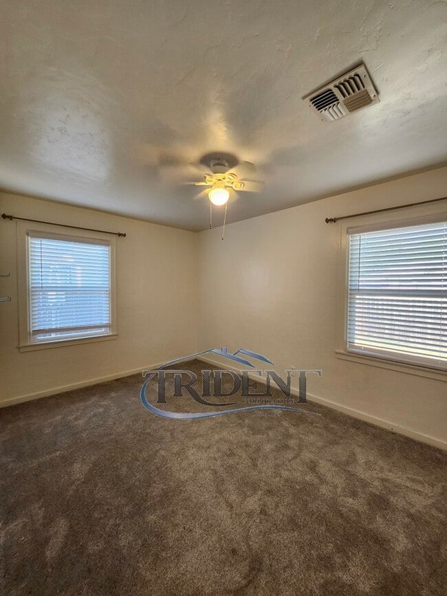 Building Photo - 1117 Divver St