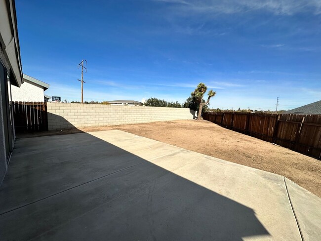 Building Photo - Cute 2-Bedroom Home for Rent with Large Ba...