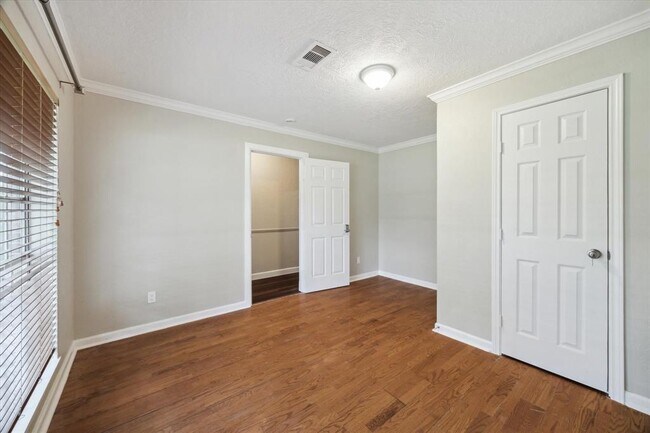 Building Photo - 7731 Schneider St