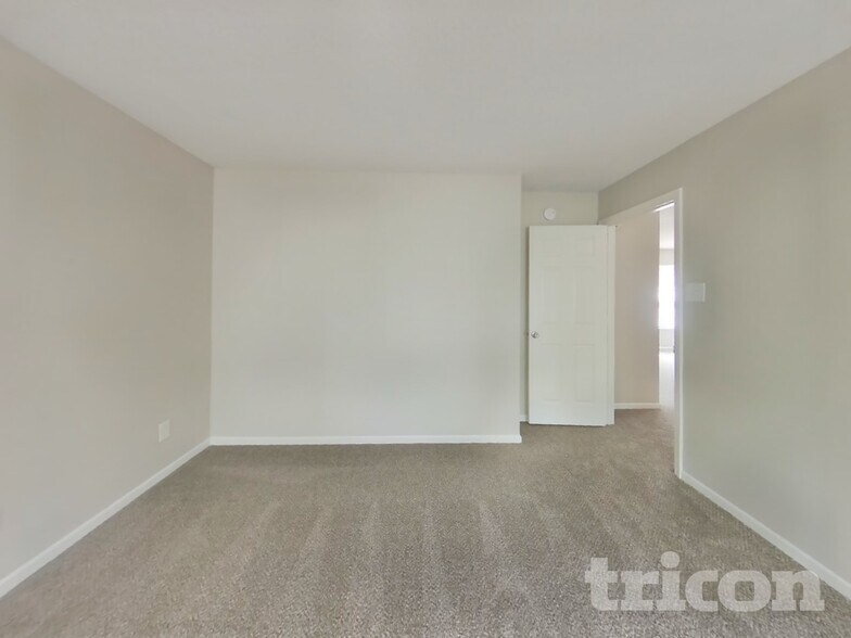 Building Photo - 678 Runnymede Ct