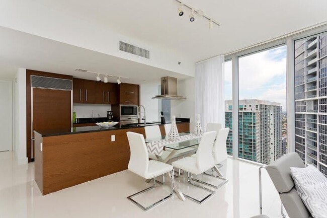 Building Photo - Icon Brickell Unit 4010