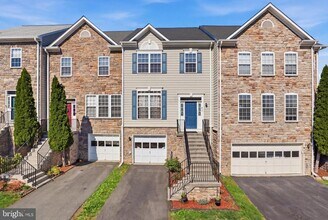 Building Photo - 915 Buttonwood Terrace NE