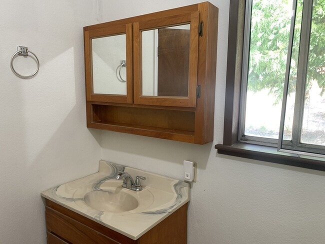 Building Photo - Studio apartment in Pleasant Valley - rent includes water/sewer/garbage