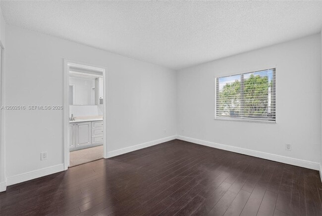 Building Photo - 5555 Ludlam Rd
