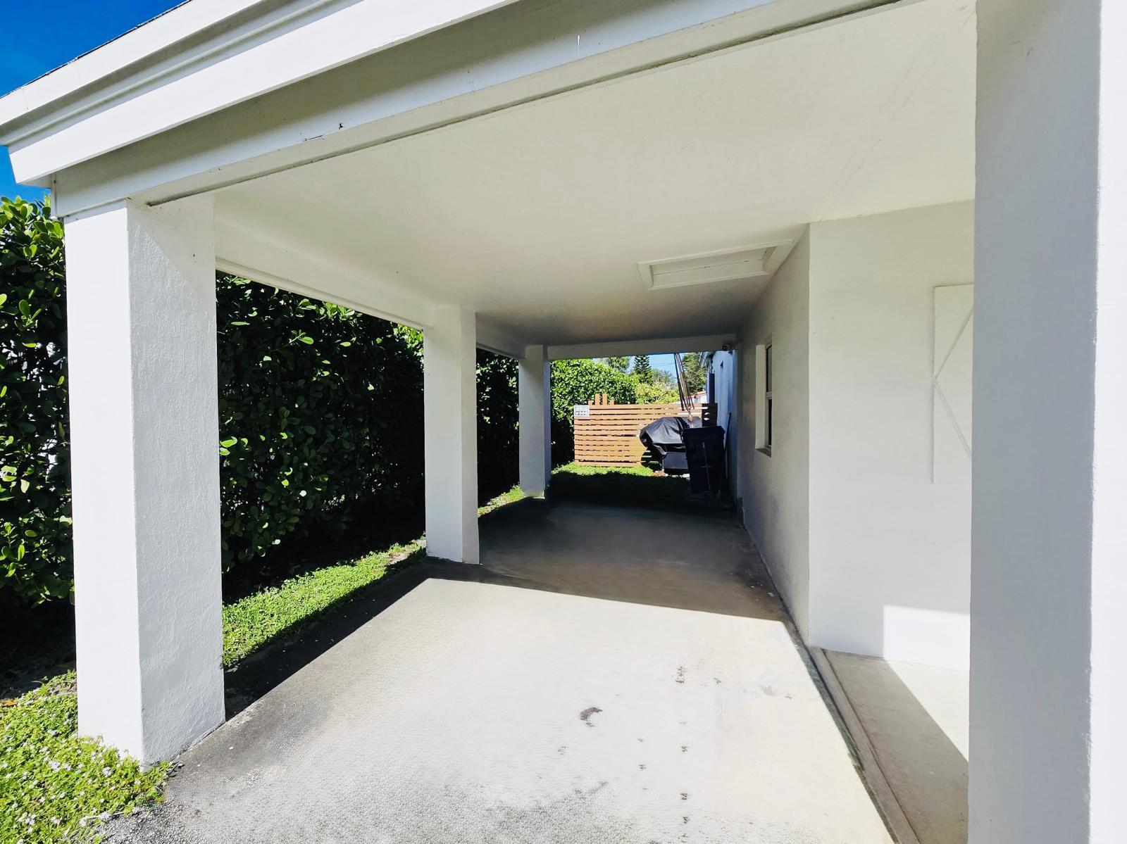 Building Photo - 2174 NE 181st St