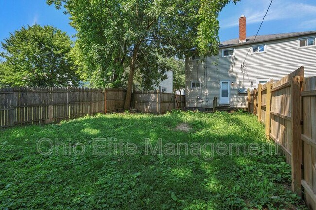 Building Photo - 900 Racine Ave