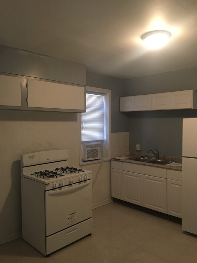 Building Photo - 3243 Delor St