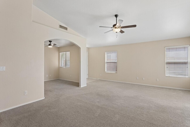 Building Photo - 921 E Montoya Ln