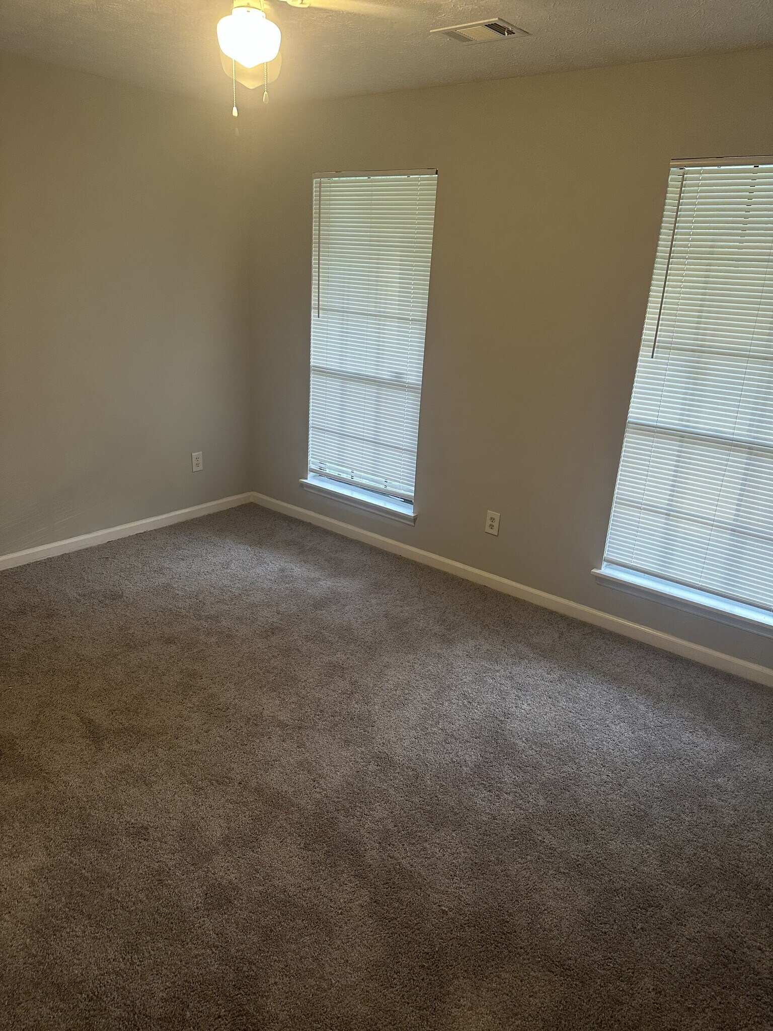 Building Photo - 8406 Red Cedar Way