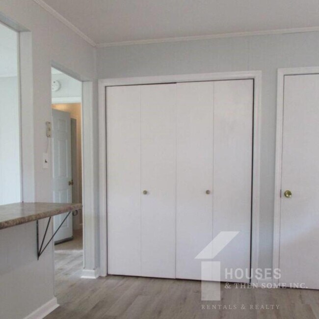 Building Photo - 123 Abbotsford Dr