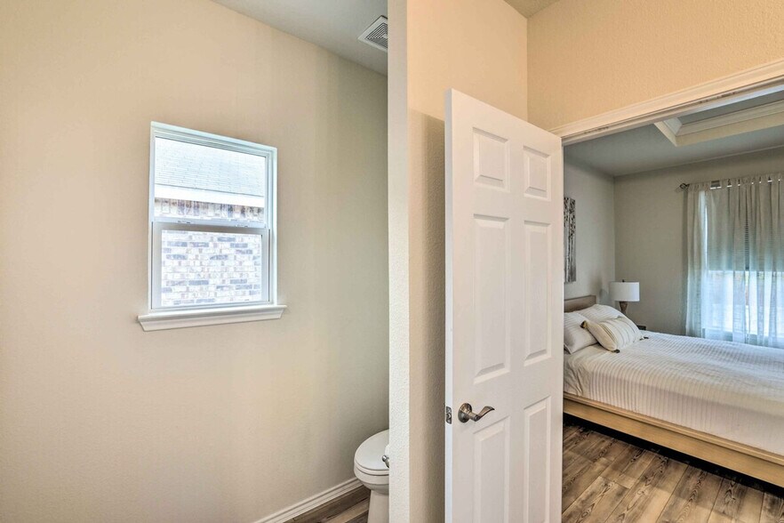 Building Photo - 1129 Bluespire Dr