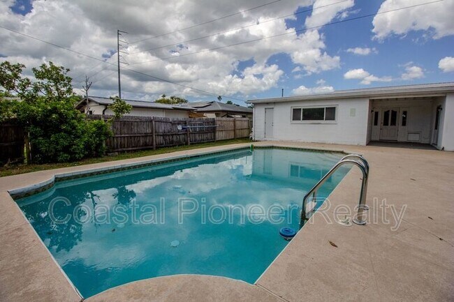 Building Photo - 10760 62nd Ave N