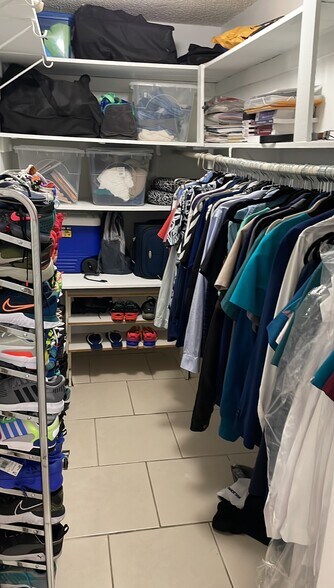 Master walking closet - 1900 W 54th St