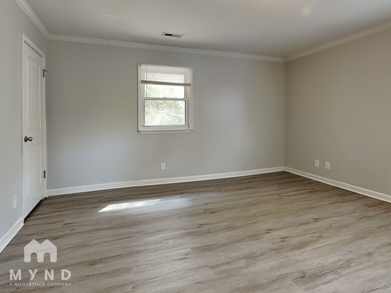 Building Photo - 2301 Charles St