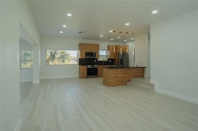 Building Photo - 6821 Marius Rd