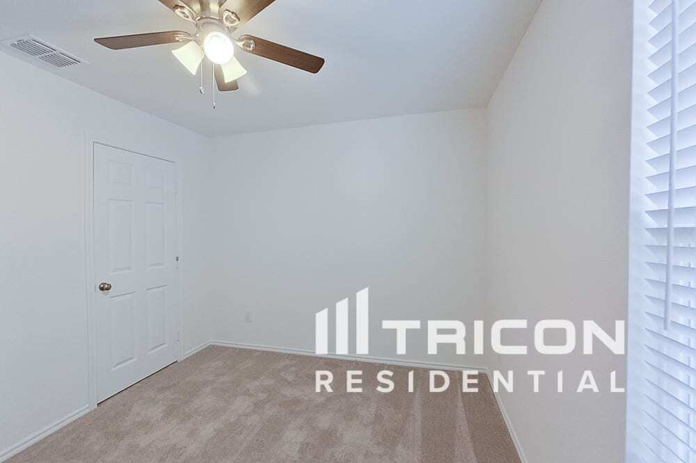 Building Photo - 2411 Carlow Ln