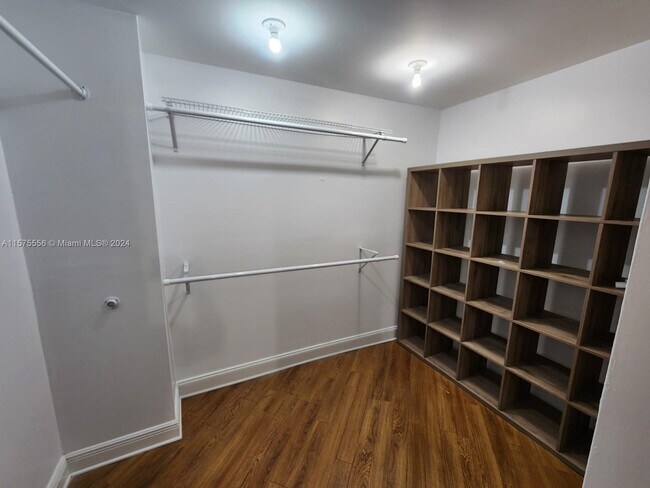 Building Photo - 1701 Bayberry Dr