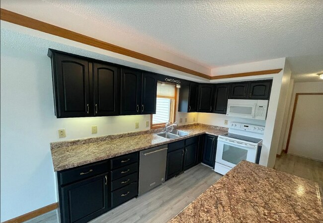 Building Photo - 16134 Silver Shadow Ln