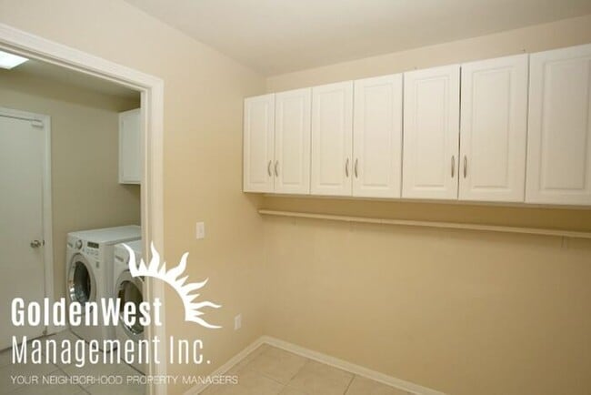 Building Photo - Elegant Cozy 3Bdm 2.5Ba Home in Las Vegas!