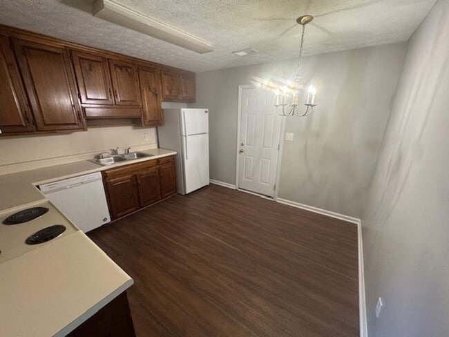 Building Photo - 105 Wynnwood Dr