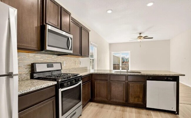 Building Photo - 308 Bowles St