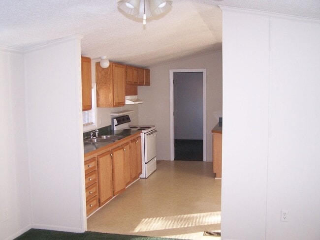 Building Photo - 143 Jordyn Layne Dr