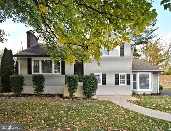 Building Photo - 201 Montgomery Ave