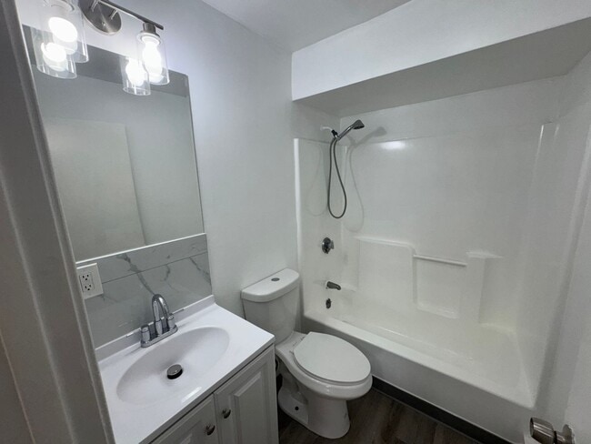 Building Photo - 158-162 Water Street-Unit 6