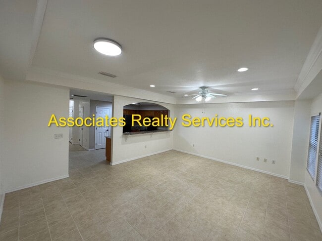 Building Photo - LOOK! Hot on the market! Spacious 2 bedroom condo in Mallorca Square! LOOK!