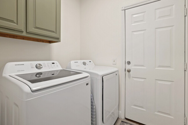 Building Photo - 1517 NW Bell Royal Ct