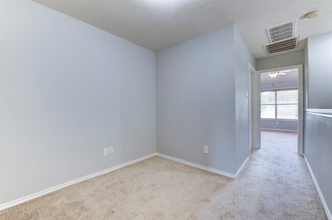 Building Photo - 47 Wickerdale Pl