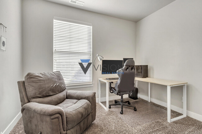 Building Photo - 73 W Silver Springs Dr