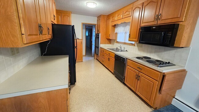 Building Photo - Charming 3-Bedroom Home on Spacious Land Just South of Ankeny