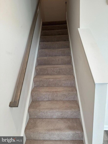 Building Photo - 147 Presidents Pointe Ave