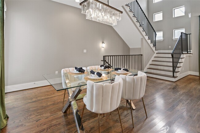 Building Photo - 2105 Hadley St