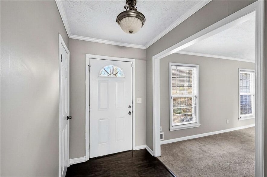 Building Photo - 1075 Forest Heights Rd