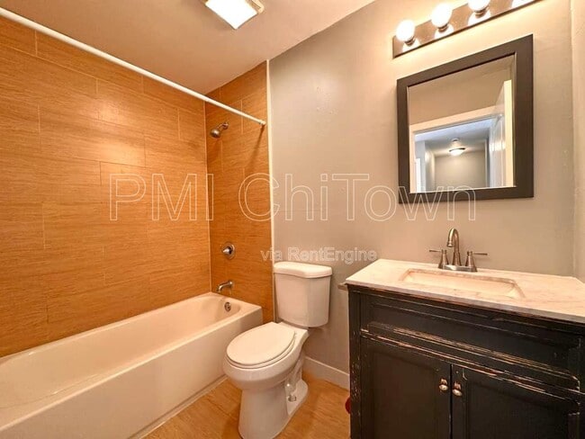 Building Photo - 1117 Ct B
