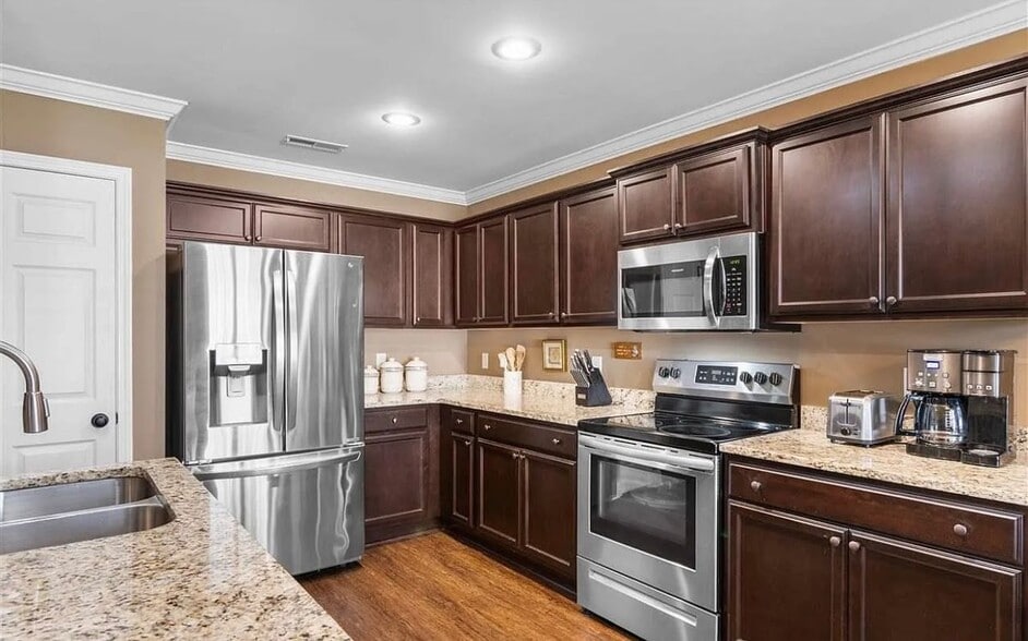 Building Photo - 3159 McCracken Dr