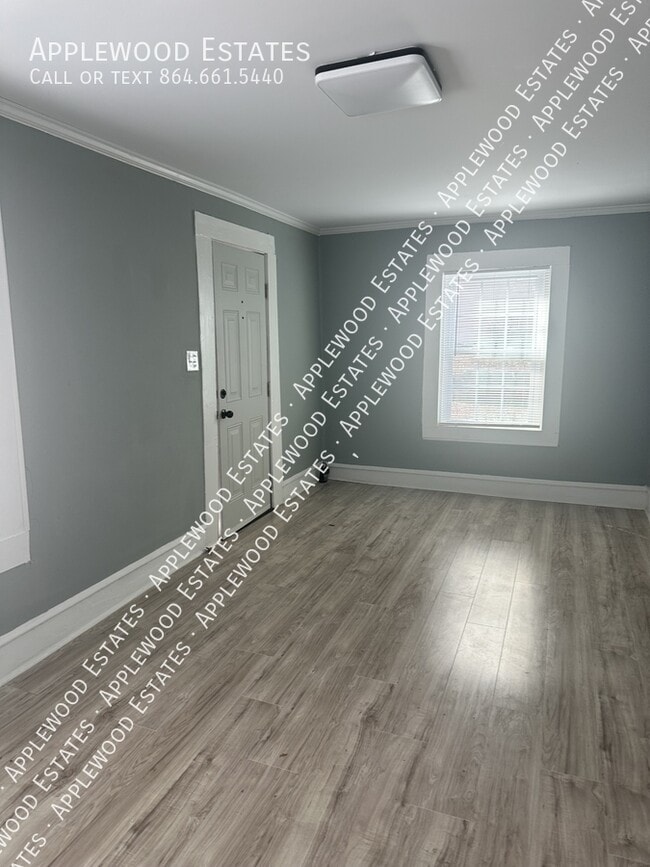 Building Photo - 105 Cabin St