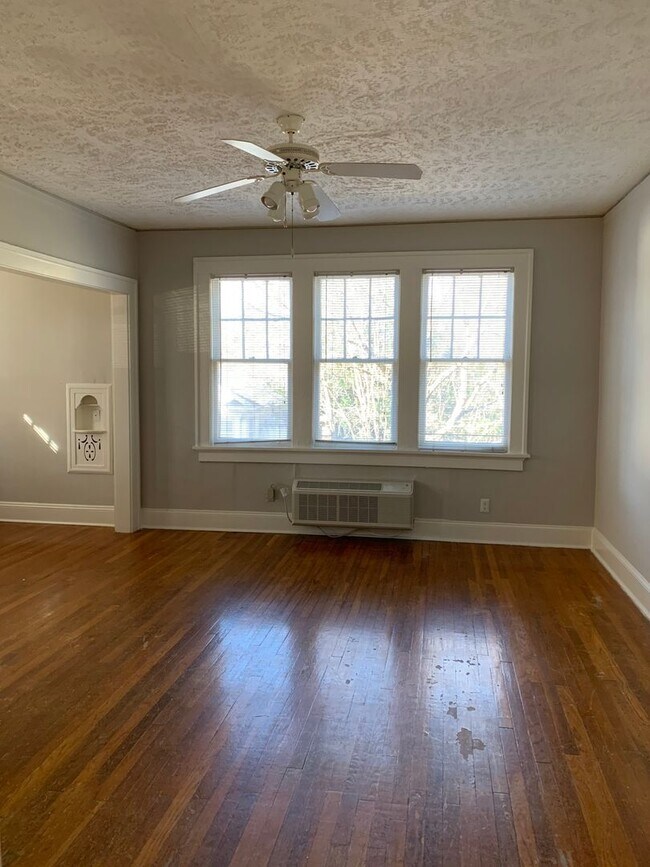Interior Photo - 430 Ponce