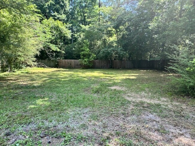 Building Photo - 4814 Fairview Dr