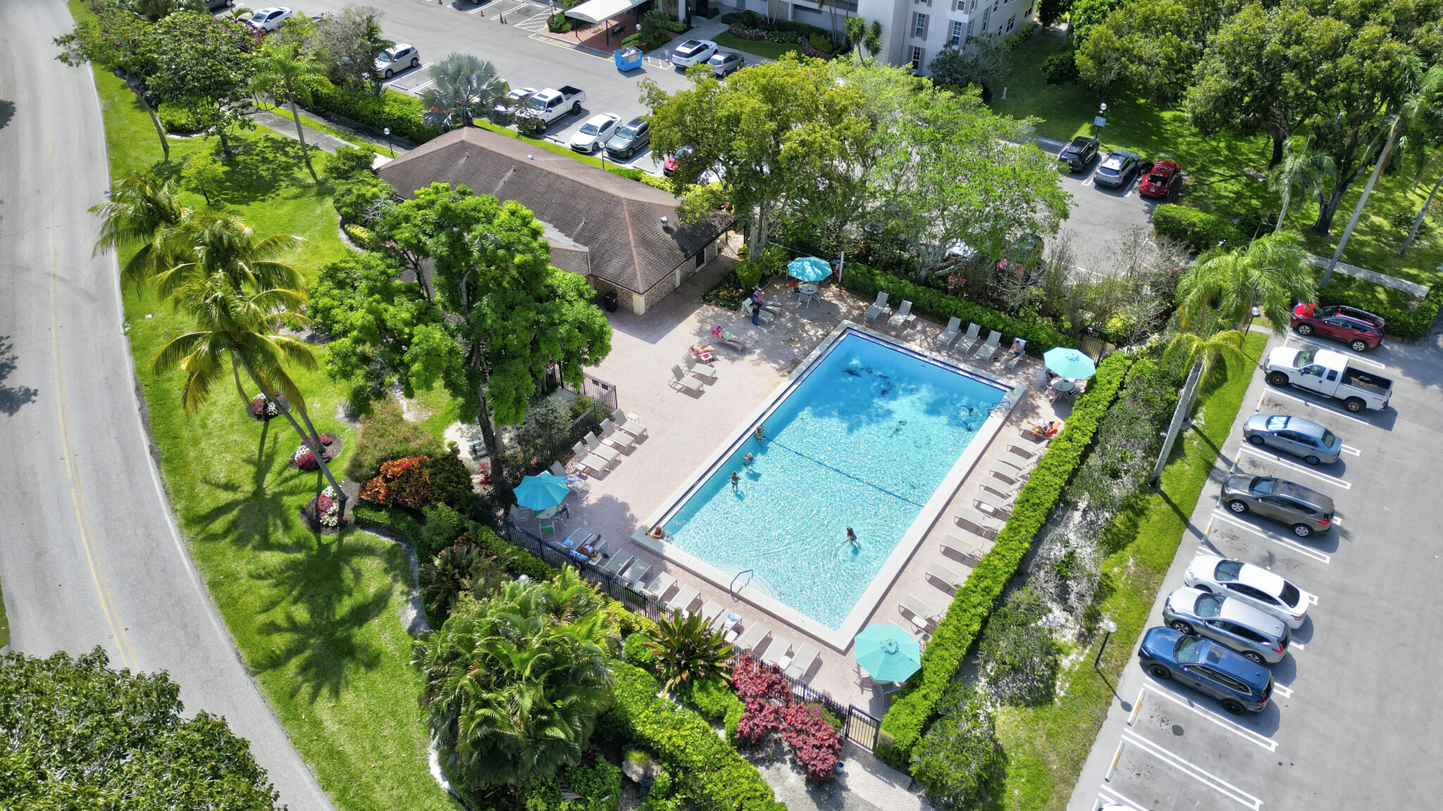Building Photo - 3050 N Palm Aire Dr