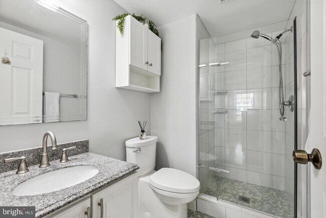 Building Photo - 3412 Lakeside View Dr