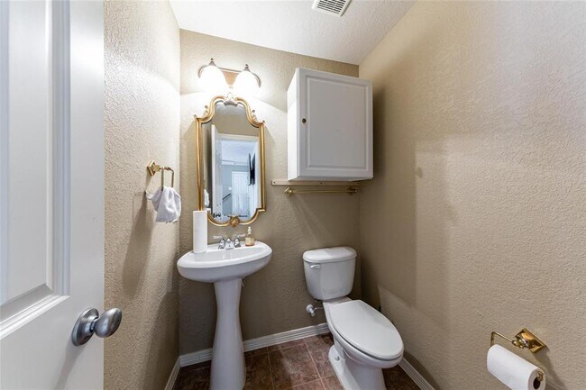 Building Photo - 2938 Royal Oaks Crest