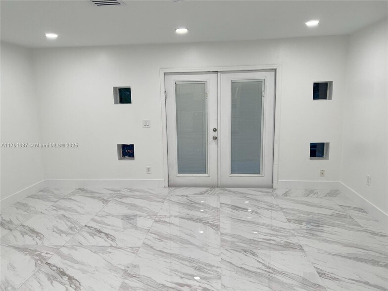 Building Photo - 4337 SW 49th St