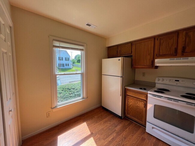 Building Photo - 8704 Hermitage Trace Cir