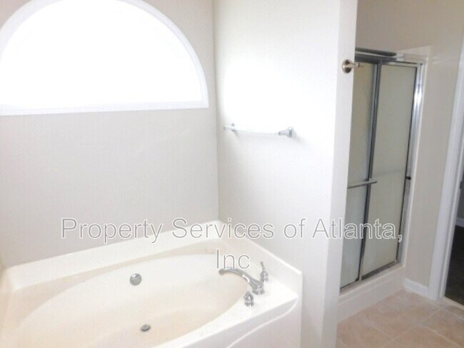 Building Photo - 101 Moss Pointe Dr