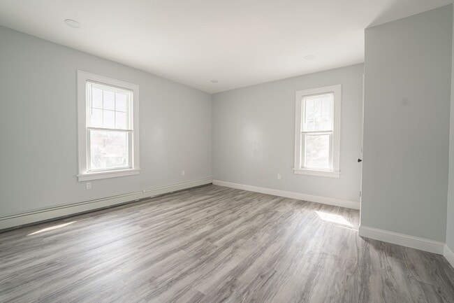 Building Photo - 194 N Chestnut St