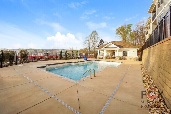 Building Photo - 7125 Brookview Ln