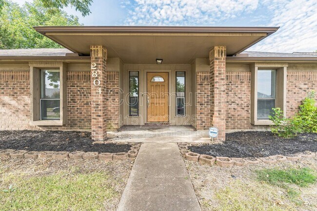 Building Photo - 2804 Red River St